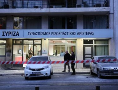 Ελεύθεροι οι 37 προσαχθέντες για τις μολότοφ στον ΣΥΡΙΖΑ